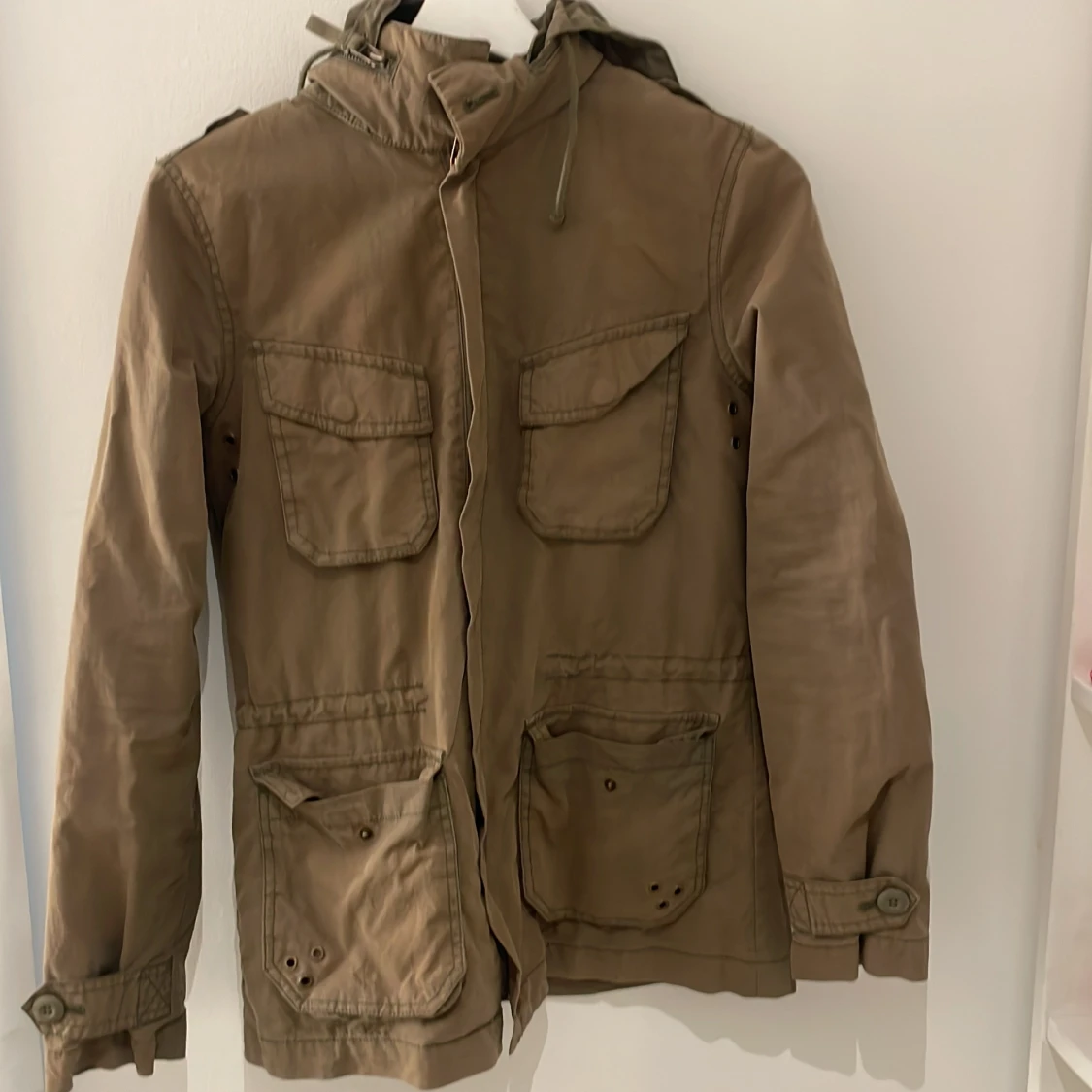 säljer denna militär jackan