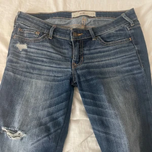 Jeans - Jätte snygga jeans men de e tyvärr för långa och för stora för mig