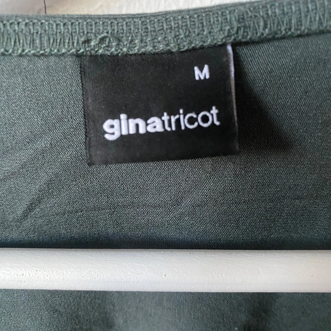 Mörkgrön topp från Gina  - 91