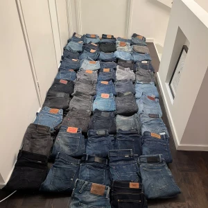 Märkesjeans - Tja säljer nu alla dessa jeans, alla jeans har en enskild annons så titta gärna på min profil har en storlek för alla. 