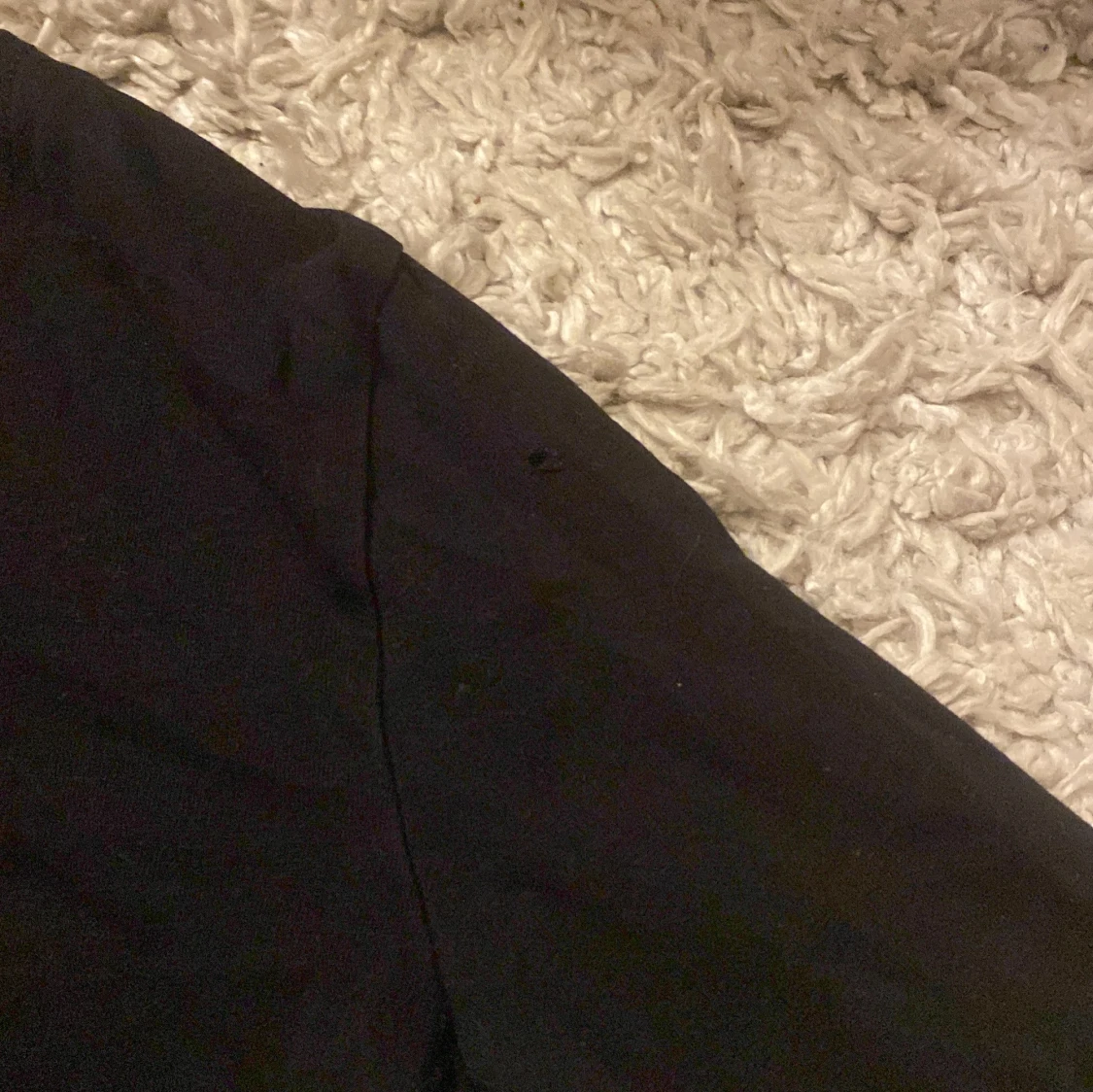 Säljer en svart basic tröja från h&m  - 91