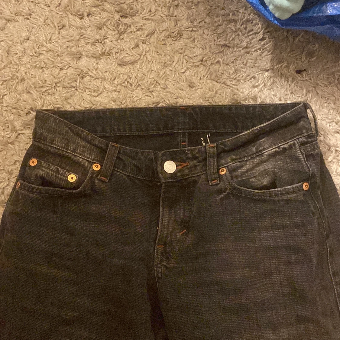 hej säljer ett par super snygga jeans från weekday  - 90