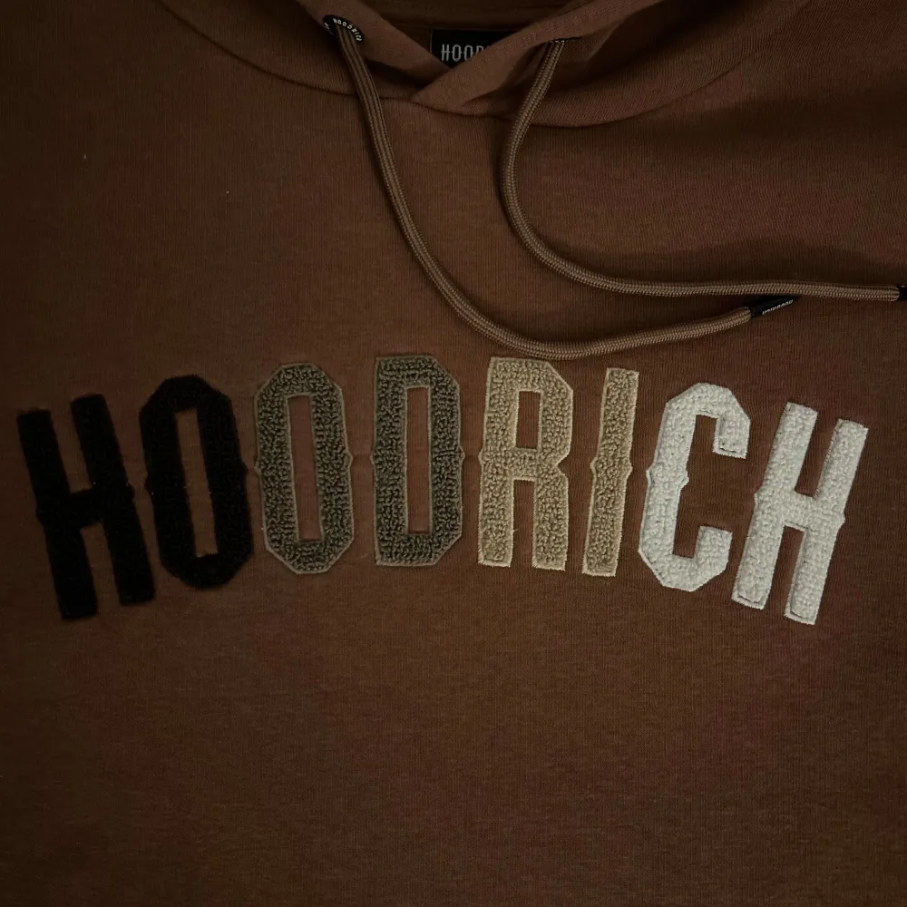 Säljer en fet hoodrich hoodie. Nästan nyskick, 8.5/10. Storlek L men passar också M. Hör av er om ni har frågor.. Hoodies.