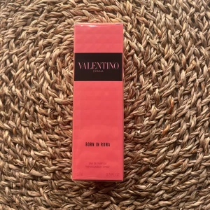 Valentino parfym - Oöppnad