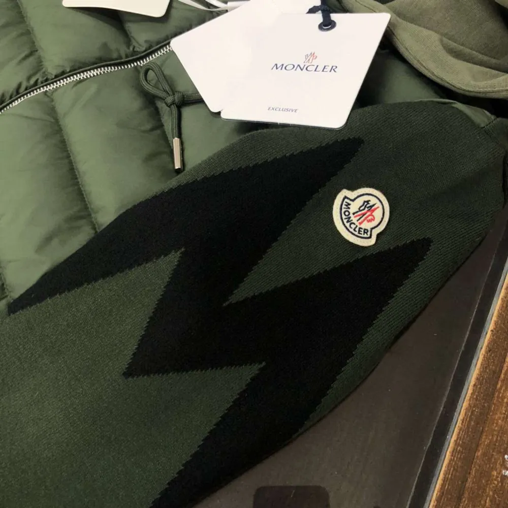 Moncler S-XL Dustbag, kvitto medföljer Fri och spårbar frakt. Jackor.