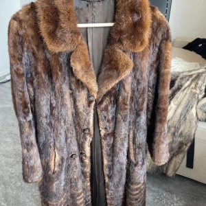 Mink kappa S  - (Ny 19,000kr) - Äkta mink päls Storlek 38 Dam - medellång Köpt ny för 19,000kr flera år sedan