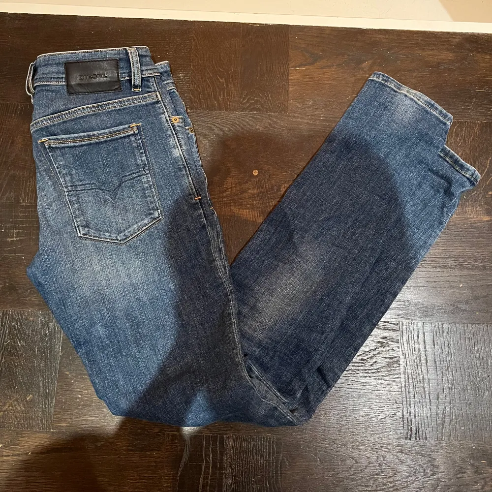 Tja säljer nu mina gamla diesel jeans. Jeansen är i väldigt bra skick utan npgra defekter. Har du några frågor eller funderingar hör av dig . Jeans & Byxor.