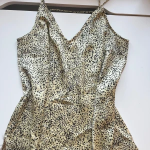 Leopard linne - Fint linne från Vera Moda!