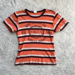 Babytee - Intressekoll på denna tröjan från Urban outfitters som jag inte använder så mycket längre💞 väldigt stretchig och skön