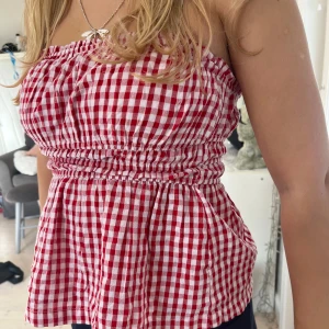Topp - Så fin topp från zalando, prislappen är kvar❤️🤍❤️
