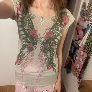 2000s topp - Skit söt topp som är köpt i London som tyvärr inte komma till användning! 💕