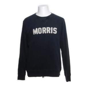 Tja säljer denna feta Morris Sweatshirten . I storlek l. Snåslant använd. Köpte denna på sellpy för 250kr men den var för stor på mig . Så säljer den vidare 💸🪙. Skriv om du har några funderingar osv!