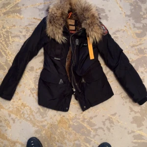 Säljer  - Hej jag säljer pj jacka den ha inte använt så mkt några gånger bara 