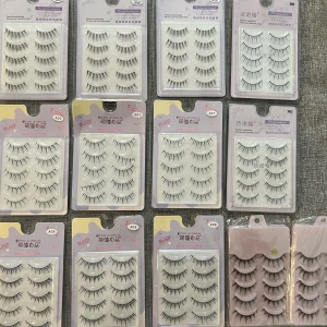 Lösögonfransar - 40kr per förpackning  260kr för alla Helt nya , kan hämtad i Älvsjö