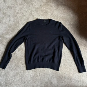 Uniqlo merino ull tröja - Från Uniqlo. Storlek S, passar Xs. Rekommenderar att vara 165-170cm.