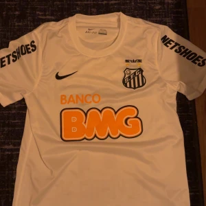 Nantos tröja (Neymar 11j - Nantos hemmatröja med Neymar på ryggen från tiden då han spelade där. Skick 10/10