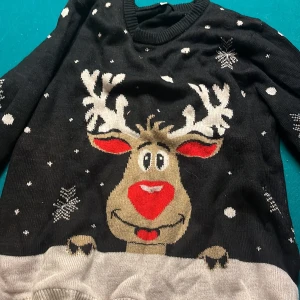 Jultröja  - Jul tröja från rusta lyser och använd 1 gång 