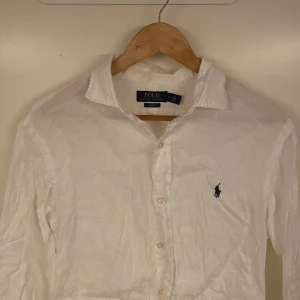 Ralph Lauren skjorta Linne - En skön linneskjorta av Ralph Lauren, använd fåtal gånger!
