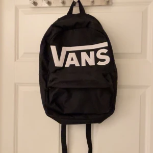 Vans ryggsäck  - Fin Vans ryggsäck, knappt använd alls, säljer då jag inte använder den 
