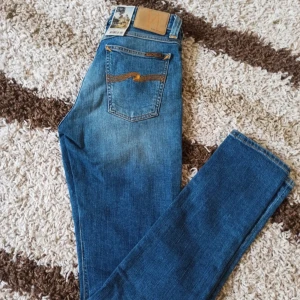 Helt nya nudie jeans - Säljer nu mina helt nya nudie jeans med tagg kvar. Nypris ca 1400. Först till kvarn!  Bara att skriva vid frågor eller funderingar 😇