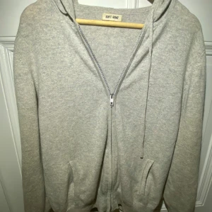 Softgoat hoodie - 9/10 skick. 100% kashmir. Skriv för fler bilder