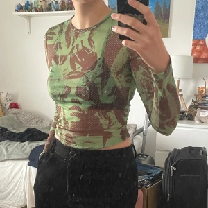 mesh top  - jättecool tröja men tyvärr inte min stil!