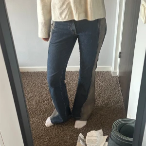 Weekday jeans - As snygga och coola Weekday jeans med två olika färger. Passar till allt! Och livar upp en outfit! Pris kan diskuteras 