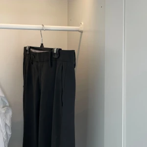 NN07 Chinos  - NN07 Chinos i finare material. Helt nya, inga spår av användning. Storlek 31/34