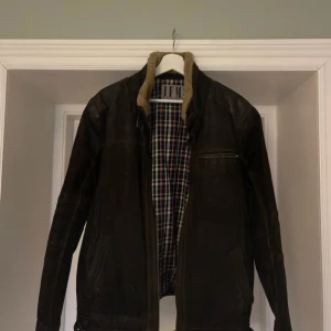 Skinnjacka från Jofama  - Fin brun skinnjacka från J.F.M Jofama i storlek L. 