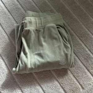Juicy Couture - Snygga juicy byxor i färgen ljusgrön 