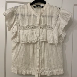 Supersöt blus!  - Så fin blus från zara! Inga defekter på den🥰 
