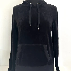 MYSTRÖJA - Jättemysig plyschtröja från H&M🖤 Storlek M, passar även S🤗