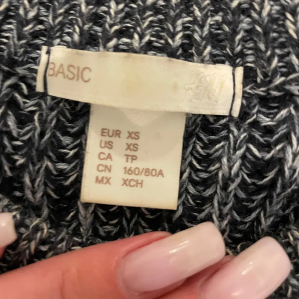 Blå stickad tröja från H&M i XS. Bra skick. . Stickat.