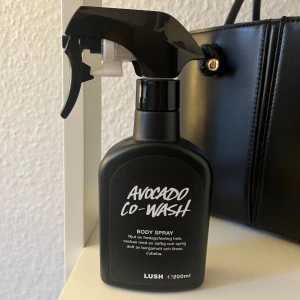 Lush avocado co-Wash body mist - 200ml, köpt igår men lukten passar inte mig, använt 1-2 sprut endast. Priset kan diskuteras 😊 