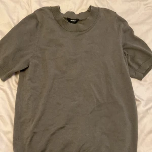 Stickad t shirt - Jättefin stickad tröja från Lindex! Den är i xs och i bra skick