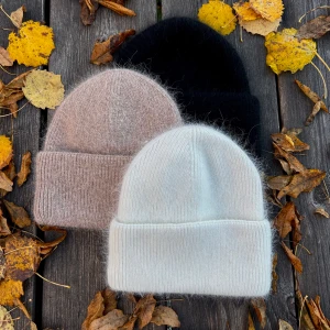 Mössa - Snygga och varma mössor i angora blandning. Alla färger finns!! Säljer dom för mitt UF- företag, SoftBeanie UF 🤗