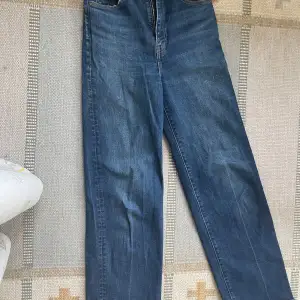 Levis Mads & crafted. Veck efter tvätt enligt bild, annars perfekt jeans-skick.