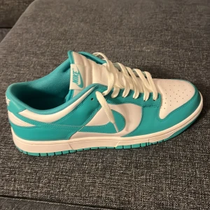 Nike dunks  - Nike dunk low retro BTTYS, turqose färg. Använda en enstaka gång, skick 9,5/10. Kvitto från Nike finns!