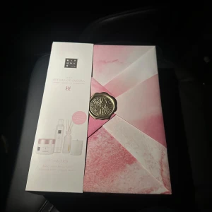 Rituals of sakura pack - Skick 10/10 Oanvänt Oöppnat  Allt inför Nypris 600