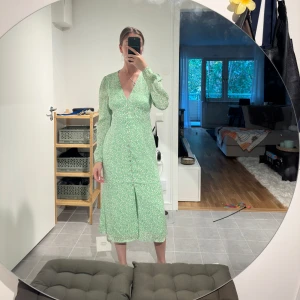 Adoore klänning - Oanvänd med lapp kvar!