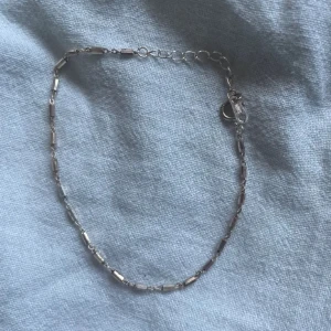 Silver armband - Säljer just nu alla mina äkta silver armband då jag inte längre använder silver. Som sagt de är äkta 925 silver och har inga synliga defekter!