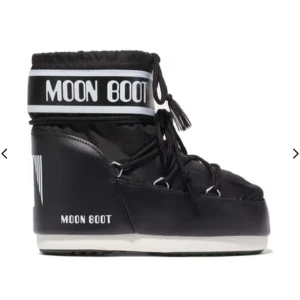 Moon boots - Säljer mina moonboots som knappt är använda pga att dom inte kommer till användning! Strl 39/41 men passar mig perfekt som har 39 vanligtvis!