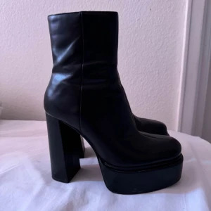 Platform boots  - Leather boots. Worn twice, really good condition. Super comfortable to walk. 