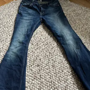 Lågmidjade flame jeans långa i benen☺️