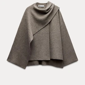 Trendig Zara Kappa - Ursnygg kappa som är perfekt nu till hösten 🍁🍂 helt oanvänd ❤️❤️❤️ köp nu!!