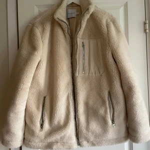 Teddyjacka - Teddyjacka från TOPMAN. Storlek M. Oanvänd. 