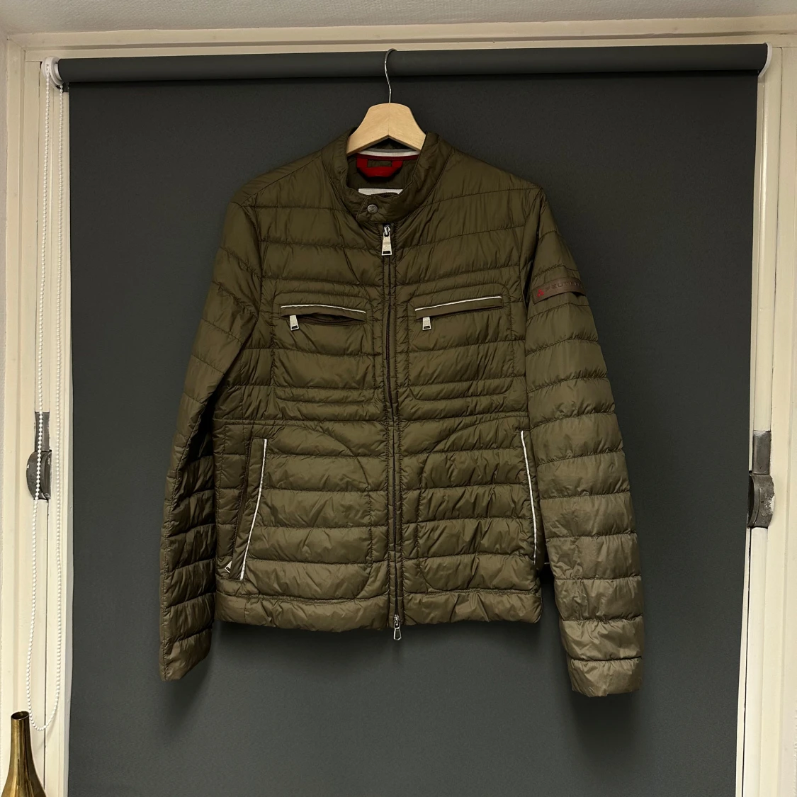 Olivgrön märkesjacka från Peuterey - 90
