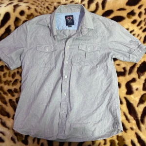 Skjorta - Bra skick, grå färg, pris går att diskuteras 