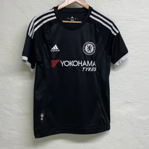 Adidas Chelsea - Adidas Chelsea tröja i storlek S.