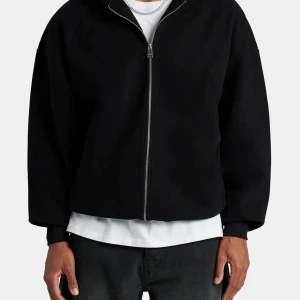 Cernucci zip up - Cernucci zipup som aldrig har varit använd. Medium size (tröjan är väldigt stor för medium).